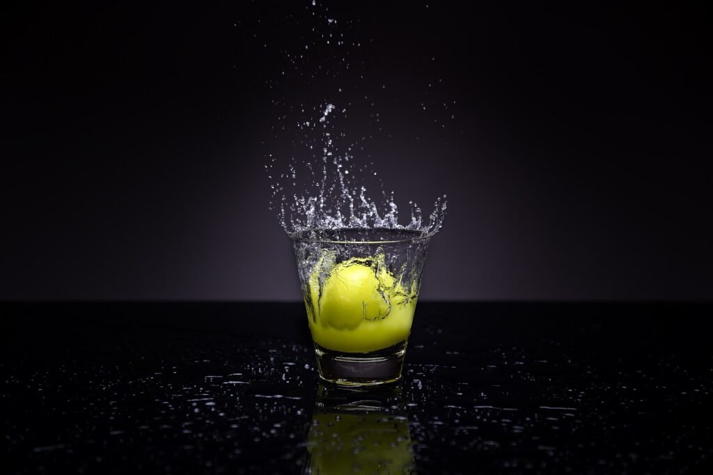 water, splash, lemon, nature, glass, liquid, fruit, drops, fresh, black water, black glass, black fruits, black glasses, black lemon