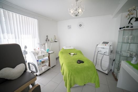 Descubra os segredos do peeling de fenol profundo. Saiba como funciona a cicatrização, quais os riscos reais para a saúde e por que ele exige cuidados médicos extremos.