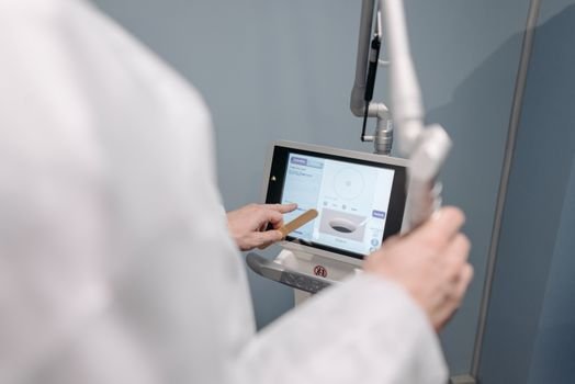 Quer uma pele de porcelana? Descubra o que é o Lavieen (BB Laser), como ele funciona, seus benefícios para textura e viço, e por que ele é a tendência do momento na estética facial.